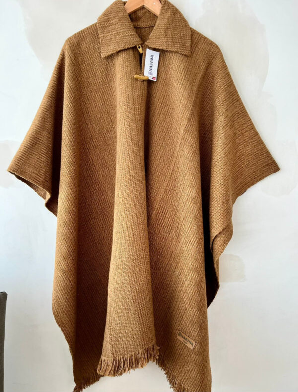 Poncho artesanal vicuña con cuello