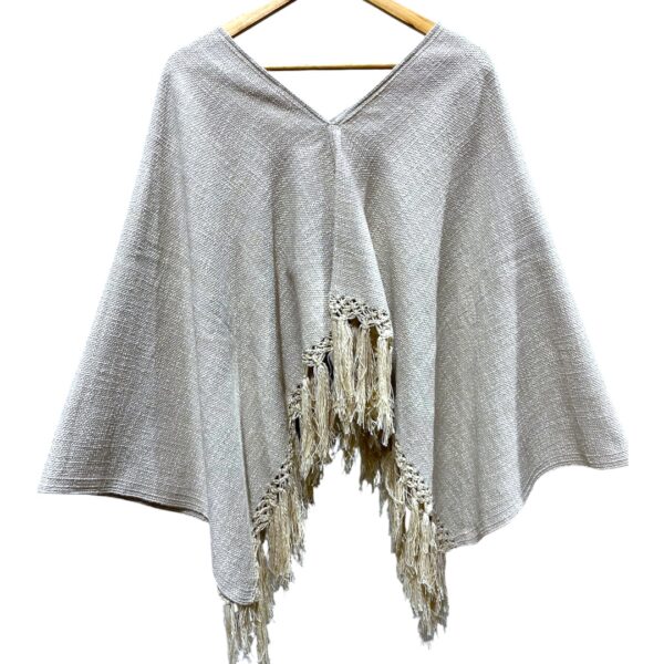 poncho artesanal de mujer en lana polda