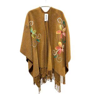 ruana artesanal bordada color vicuña