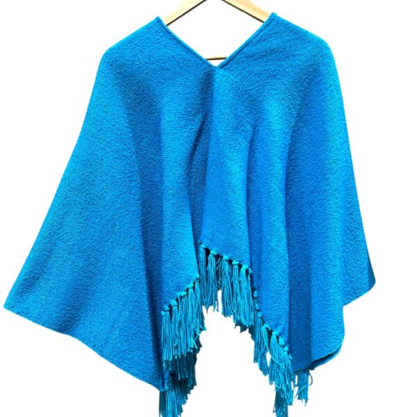 poncho artesanal de mujer en lana polda