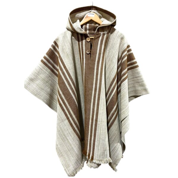Poncho artesanal beige con franjas